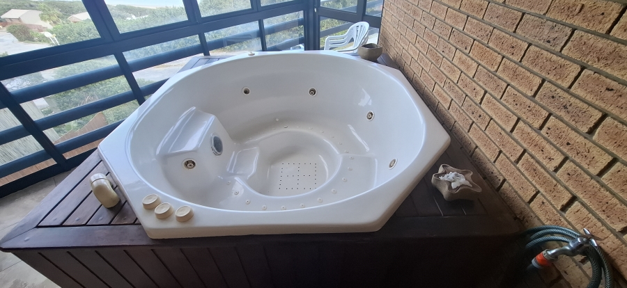 4 Bedroom Property for Sale in Blue Horizon Bay Eastern Cape